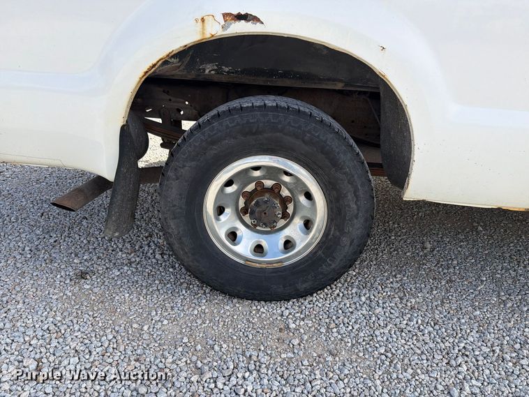 image for item EX4667 2004 Ford F250 Super Duty Ext. Cab pickup truck
