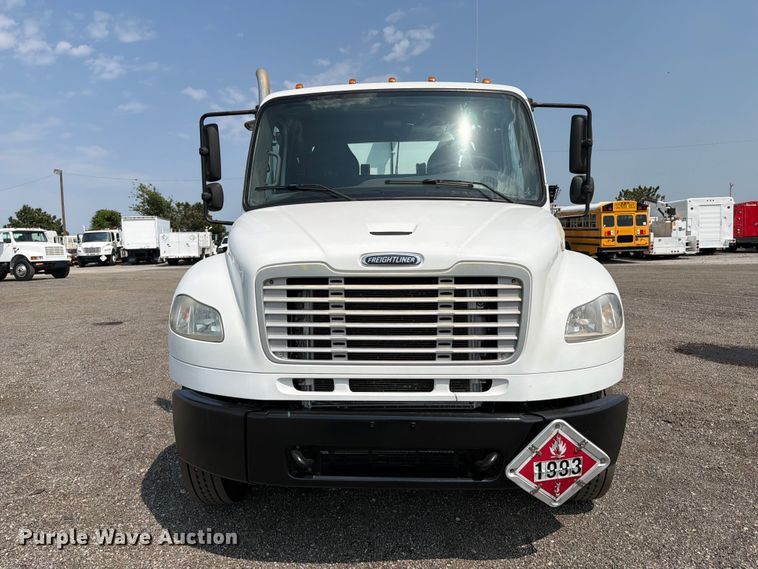 image for item FB5013 2013 Freightliner Business Class M2 fuel / lube truck