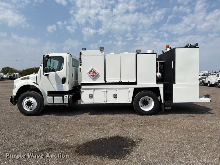 image for item FB5013 2013 Freightliner Business Class M2 fuel / lube truck