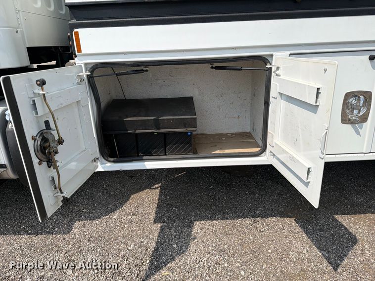 image for item FB5013 2013 Freightliner Business Class M2 fuel / lube truck
