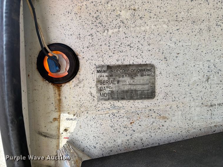 image for item FB5013 2013 Freightliner Business Class M2 fuel / lube truck