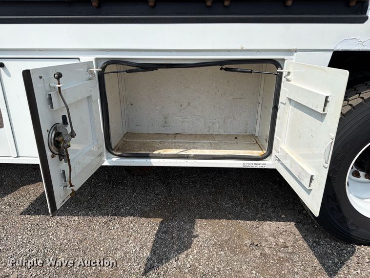 image for item FB5013 2013 Freightliner Business Class M2 fuel / lube truck