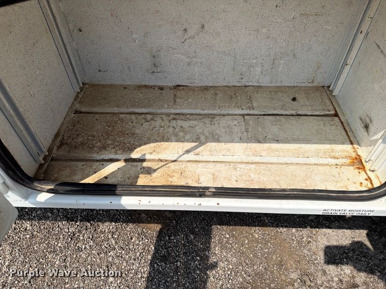 image for item FB5013 2013 Freightliner Business Class M2 fuel / lube truck