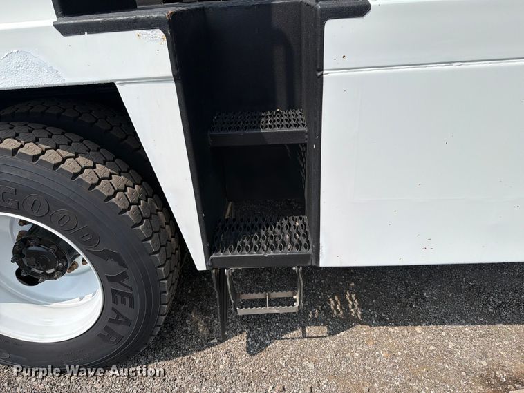image for item FB5013 2013 Freightliner Business Class M2 fuel / lube truck