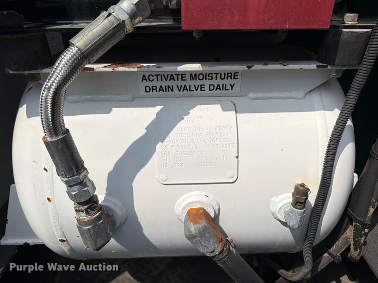 image for item FB5013 2013 Freightliner Business Class M2 fuel / lube truck