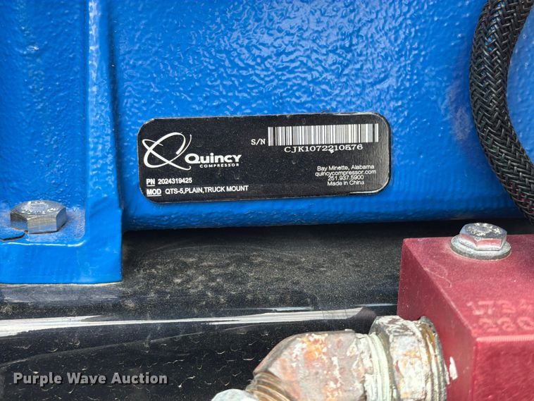image for item FB5013 2013 Freightliner Business Class M2 fuel / lube truck