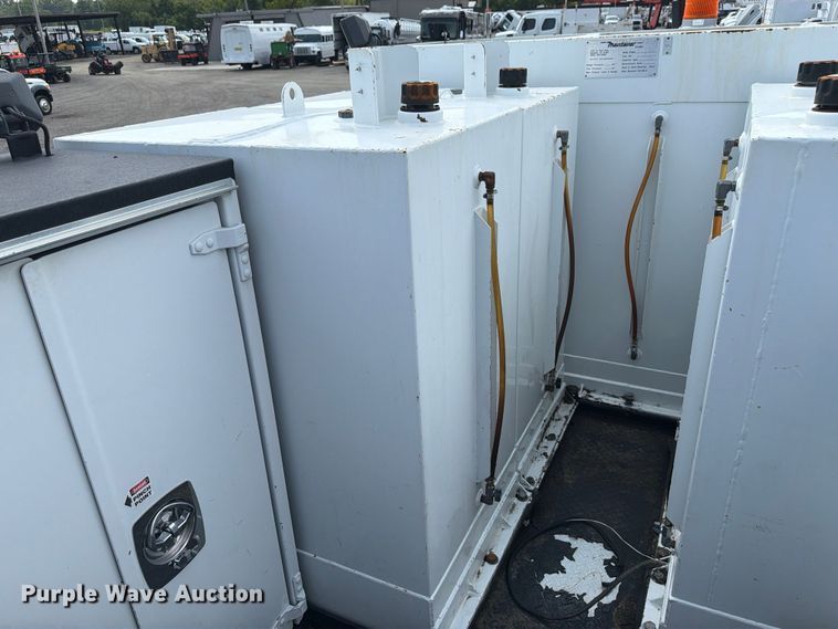 image for item FB5013 2013 Freightliner Business Class M2 fuel / lube truck