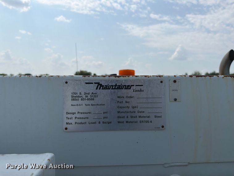 image for item FB5013 2013 Freightliner Business Class M2 fuel / lube truck