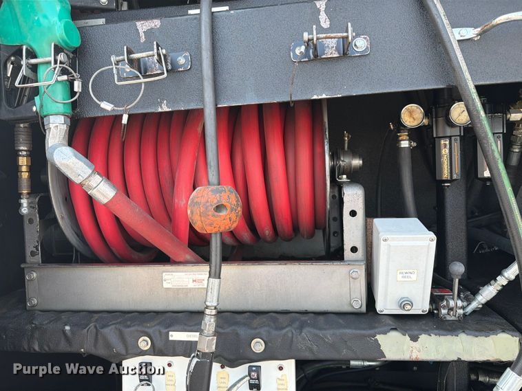 image for item FB5013 2013 Freightliner Business Class M2 fuel / lube truck