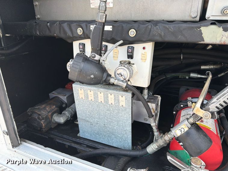 image for item FB5013 2013 Freightliner Business Class M2 fuel / lube truck