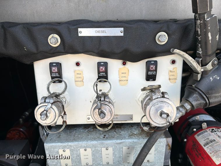 image for item FB5013 2013 Freightliner Business Class M2 fuel / lube truck