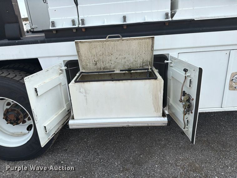 image for item FB5013 2013 Freightliner Business Class M2 fuel / lube truck