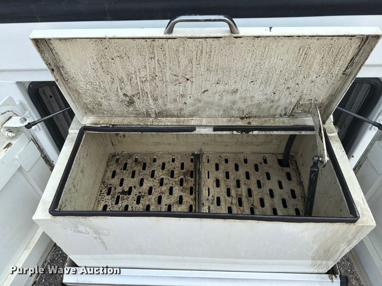 image for item FB5013 2013 Freightliner Business Class M2 fuel / lube truck