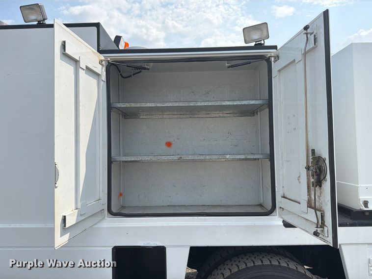 image for item FB5013 2013 Freightliner Business Class M2 fuel / lube truck