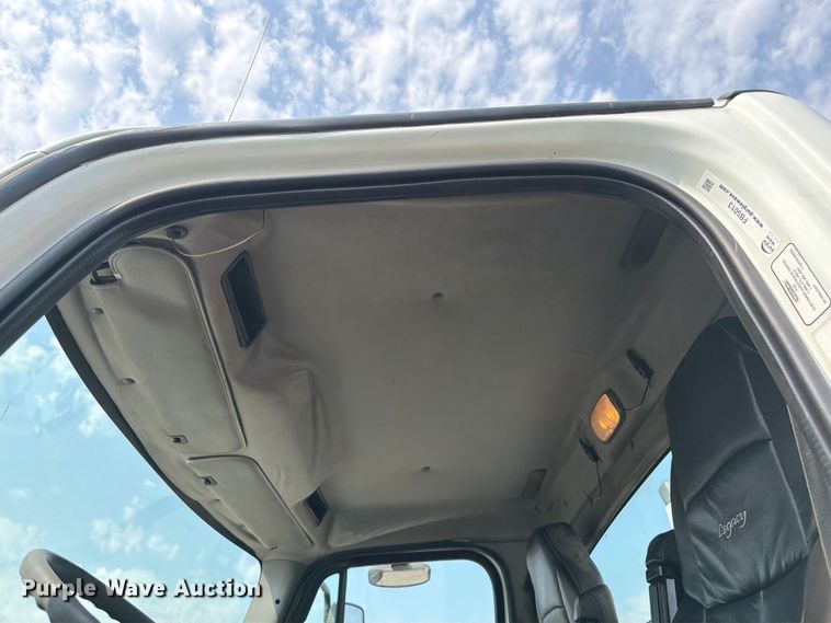 image for item FB5013 2013 Freightliner Business Class M2 fuel / lube truck