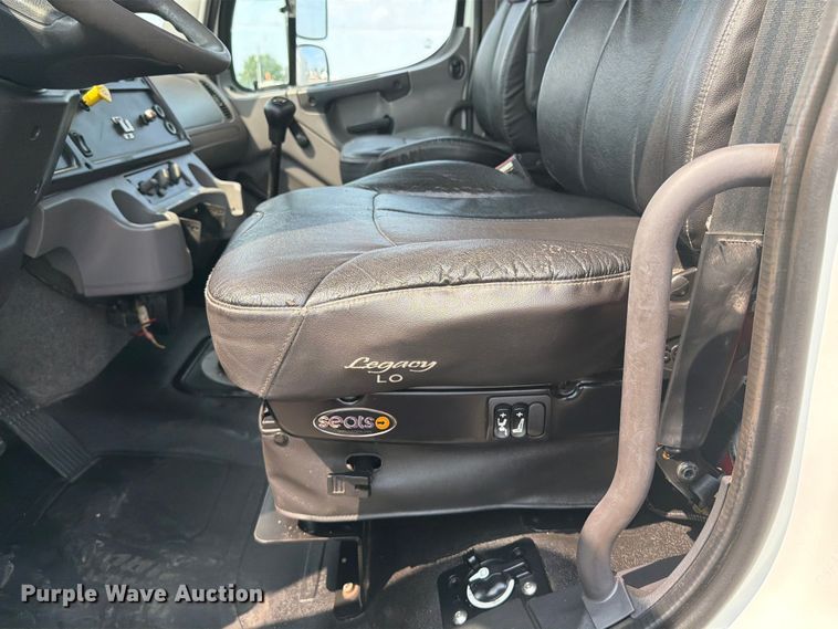image for item FB5013 2013 Freightliner Business Class M2 fuel / lube truck