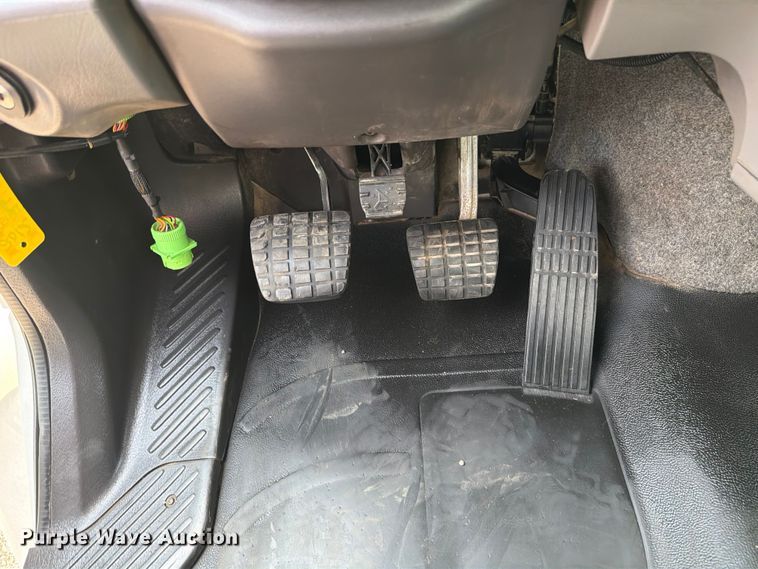 image for item FB5013 2013 Freightliner Business Class M2 fuel / lube truck