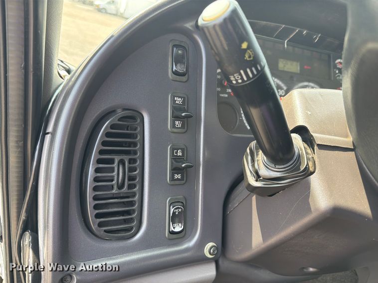 image for item FB5013 2013 Freightliner Business Class M2 fuel / lube truck