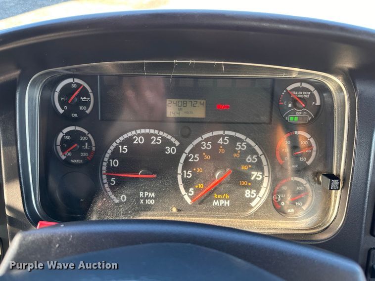 image for item FB5013 2013 Freightliner Business Class M2 fuel / lube truck