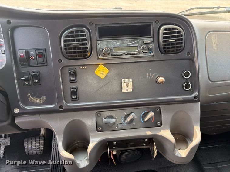 image for item FB5013 2013 Freightliner Business Class M2 fuel / lube truck