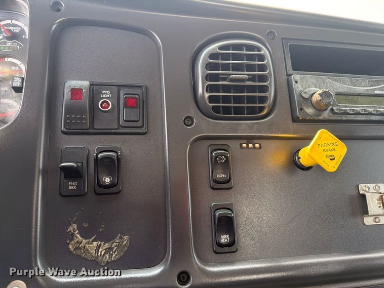 image for item FB5013 2013 Freightliner Business Class M2 fuel / lube truck