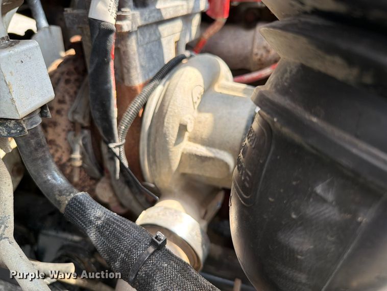 image for item FB5013 2013 Freightliner Business Class M2 fuel / lube truck