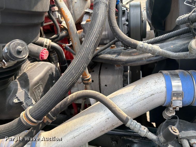 image for item FB5013 2013 Freightliner Business Class M2 fuel / lube truck
