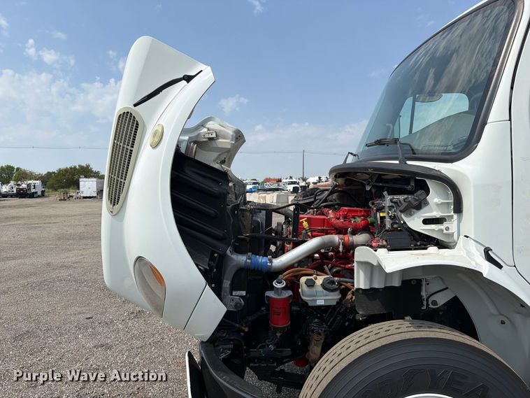 image for item FB5013 2013 Freightliner Business Class M2 fuel / lube truck