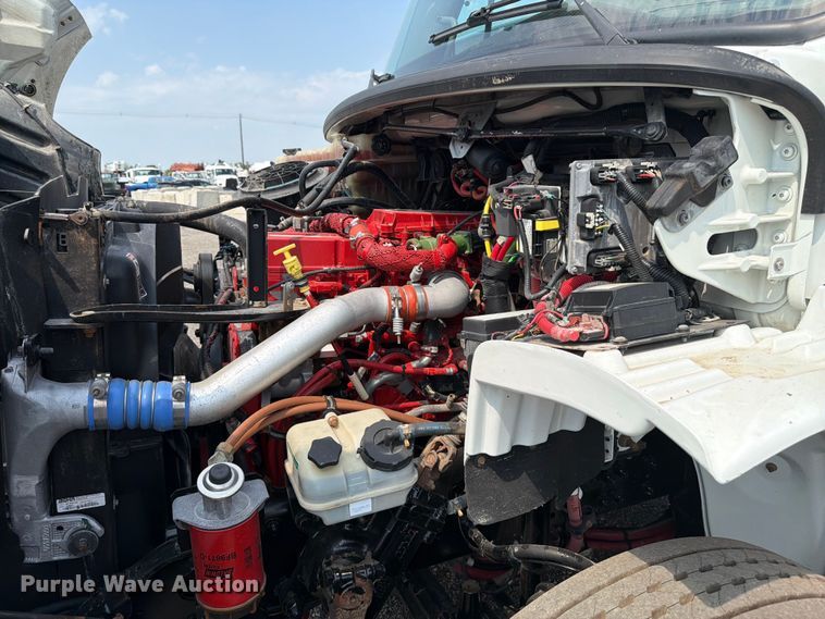 image for item FB5013 2013 Freightliner Business Class M2 fuel / lube truck