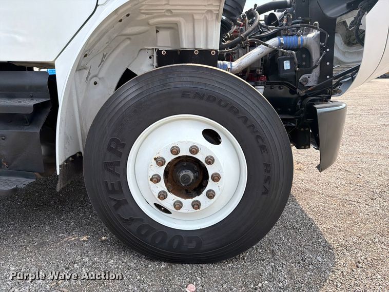 image for item FB5013 2013 Freightliner Business Class M2 fuel / lube truck