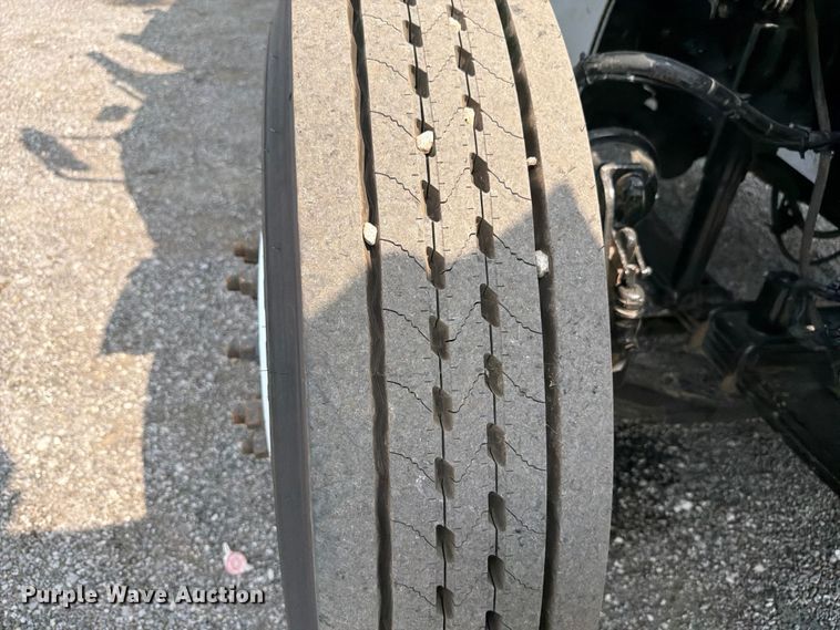 image for item FB5013 2013 Freightliner Business Class M2 fuel / lube truck