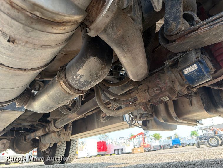 image for item FB5013 2013 Freightliner Business Class M2 fuel / lube truck
