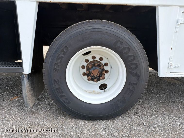 image for item FB5013 2013 Freightliner Business Class M2 fuel / lube truck