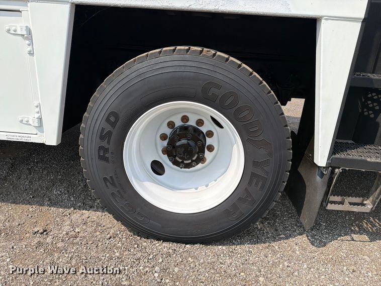 image for item FB5013 2013 Freightliner Business Class M2 fuel / lube truck