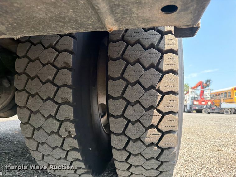 image for item FB5013 2013 Freightliner Business Class M2 fuel / lube truck