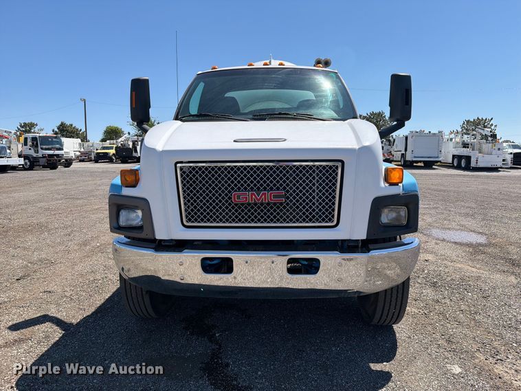 image for item FB5076 2009 GMC C7500 propane delivery truck