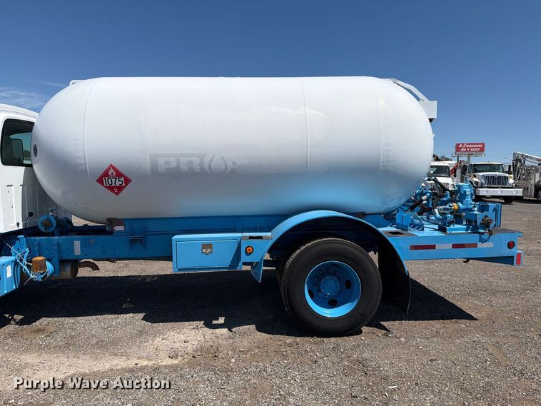 image for item FB5076 2009 GMC C7500 propane delivery truck