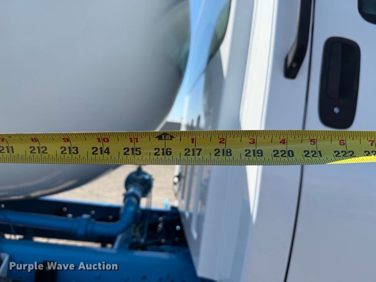 image for item FB5076 2009 GMC C7500 propane delivery truck