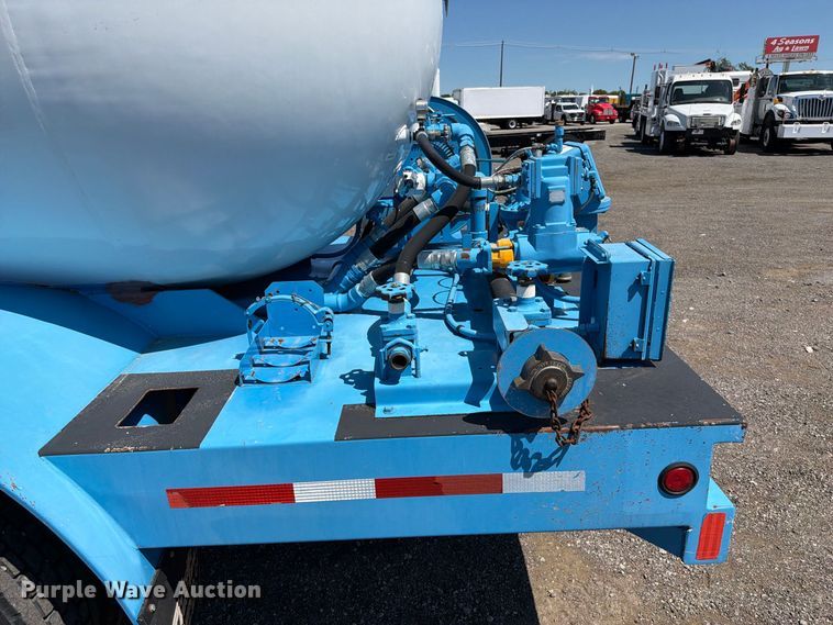 image for item FB5076 2009 GMC C7500 propane delivery truck