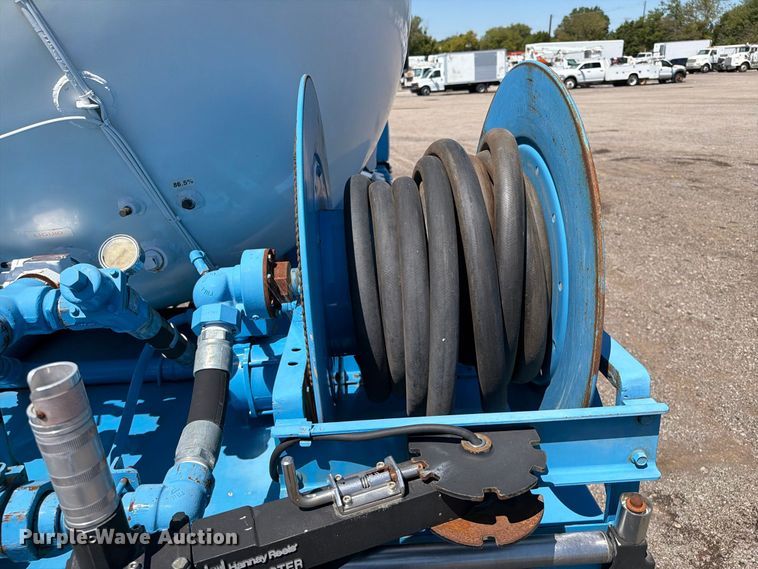 image for item FB5076 2009 GMC C7500 propane delivery truck