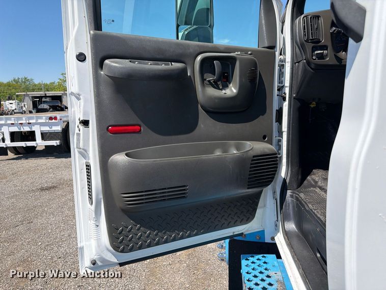 image for item FB5076 2009 GMC C7500 propane delivery truck