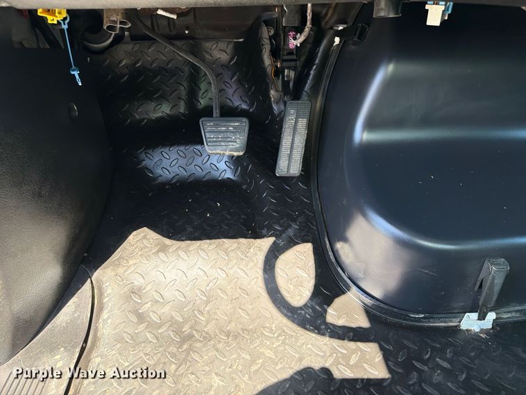 image for item FB5076 2009 GMC C7500 propane delivery truck