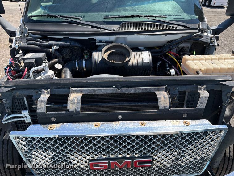 image for item FB5076 2009 GMC C7500 propane delivery truck