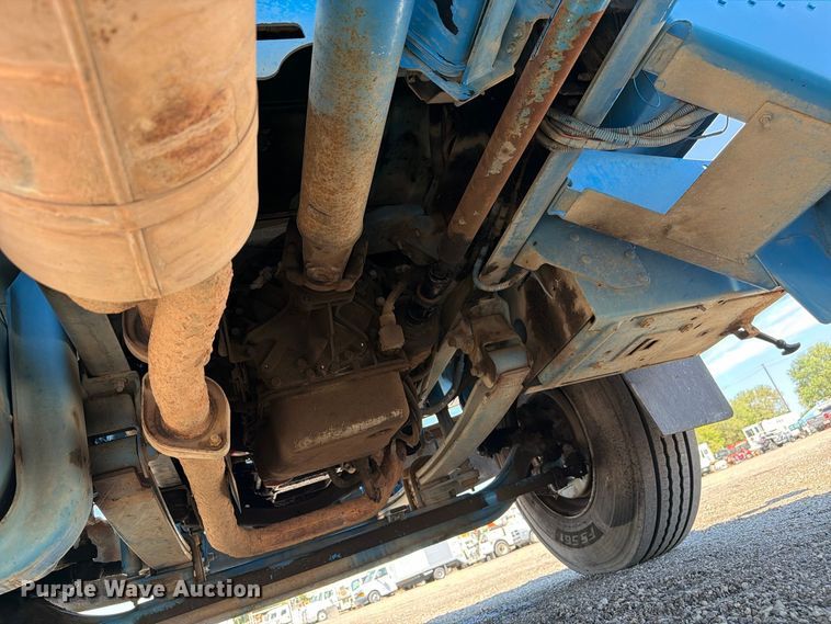 image for item FB5076 2009 GMC C7500 propane delivery truck