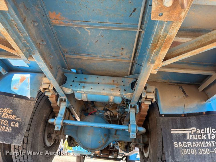 image for item FB5076 2009 GMC C7500 propane delivery truck