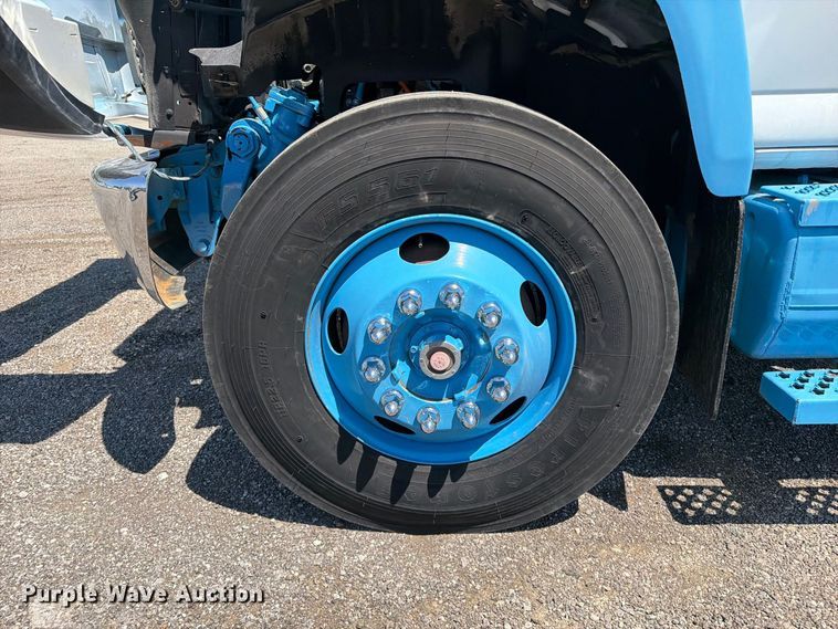 image for item FB5076 2009 GMC C7500 propane delivery truck