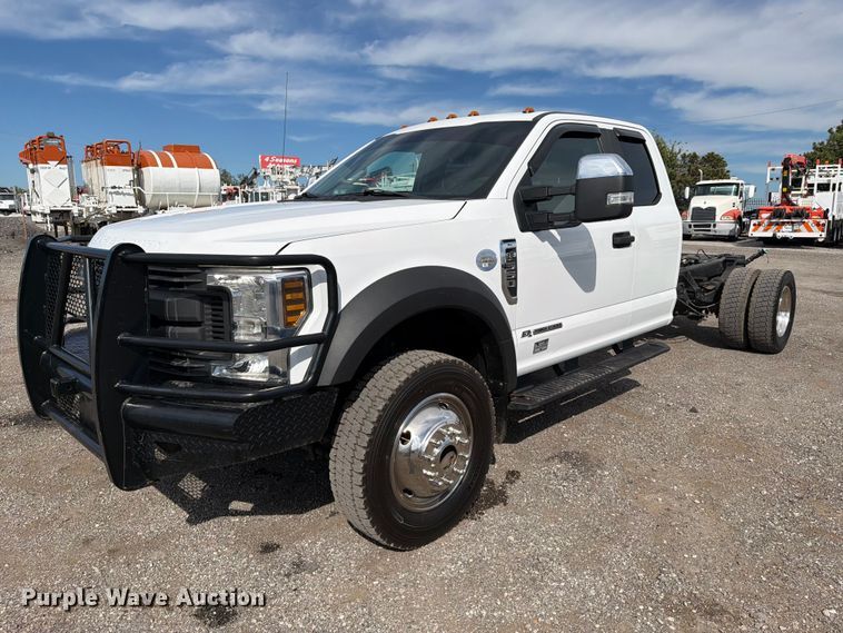image for item FB5197 2018 Ford F550 Super Duty Ext. Cab truck cab and chassis