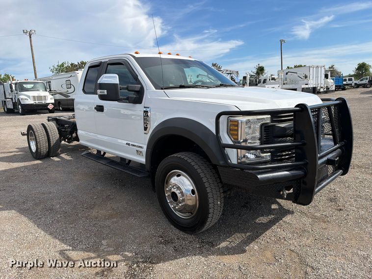 image for item FB5197 2018 Ford F550 Super Duty Ext. Cab truck cab and chassis