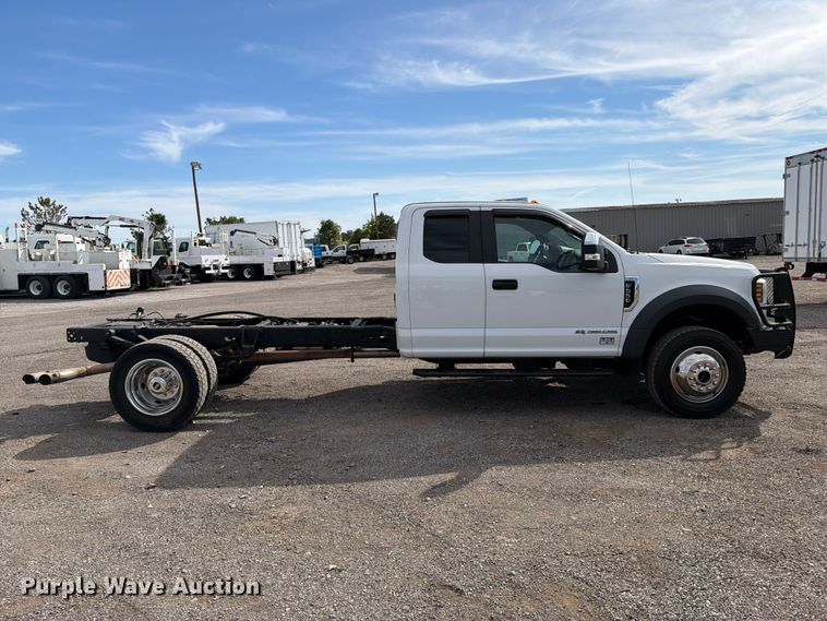 image for item FB5197 2018 Ford F550 Super Duty Ext. Cab truck cab and chassis