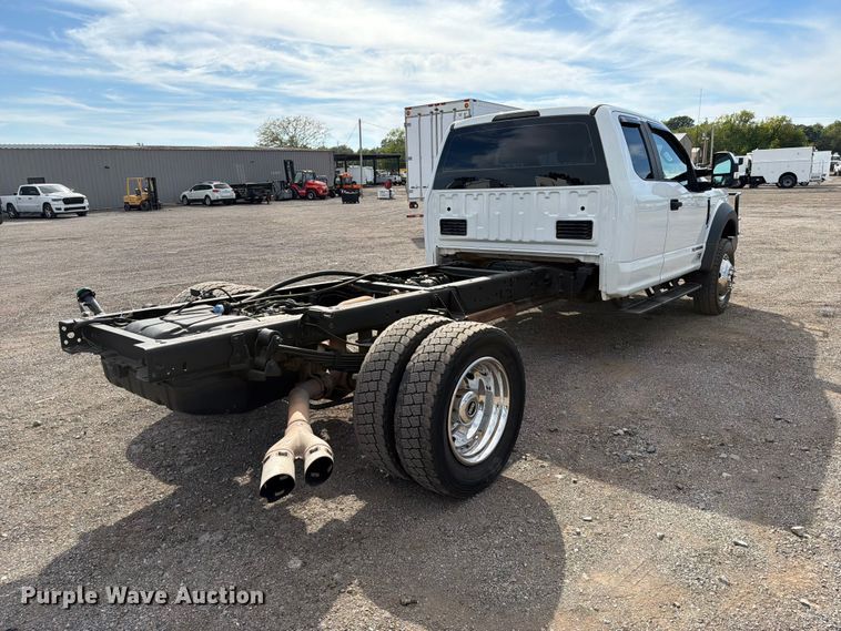 image for item FB5197 2018 Ford F550 Super Duty Ext. Cab truck cab and chassis